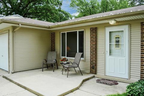 1261 Corley Dr, Elgin, IL 60120 photo 4