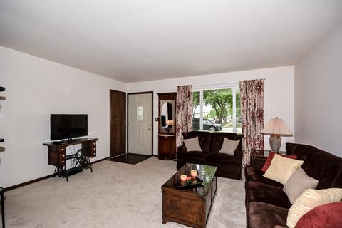 1261 Corley Dr, Elgin, IL 60120 photo 6