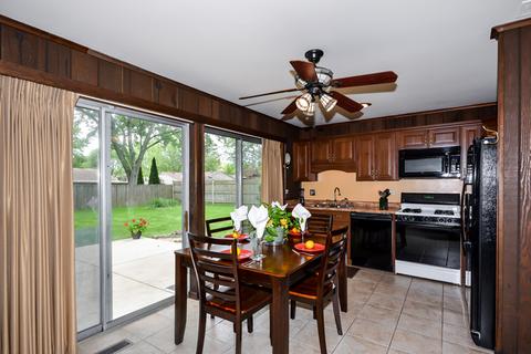 1261 Corley Dr, Elgin, IL 60120 photo 9