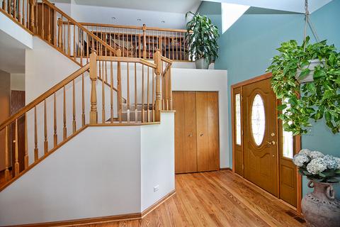 776 Red Barn Ln, Elgin, IL 60124 photo 4