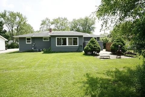 578 Williams Dr, South Elgin, IL 60177 photo 2