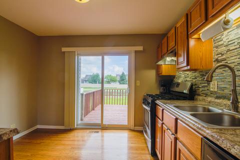 266 Jackson Ct, Bartlett, IL 60103 photo 3