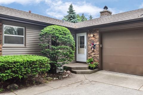 1009 Edgewood Dr, Mchenry, IL 60051 photo 2