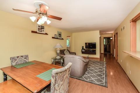1009 Edgewood Dr, Mchenry, IL 60051 photo 5