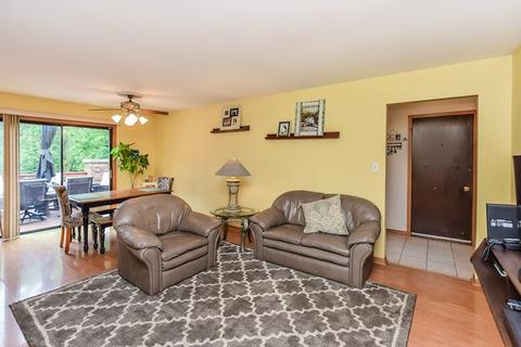 1009 Edgewood Dr, Mchenry, IL 60051 photo 3