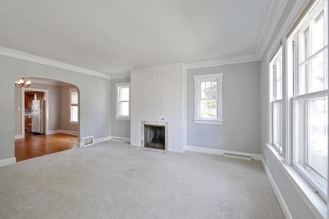 1015 Augusta Ave, Elgin, IL 60120 photo 3