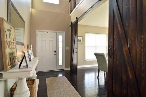 3597 Harold Cir, Hoffman Estates, IL 60192 photo 2