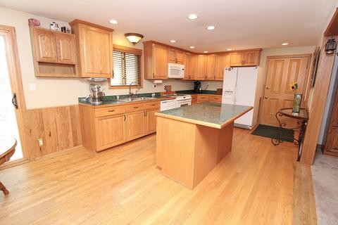 419 Maplewood Dr, Lakemoor, IL 60051 photo 8