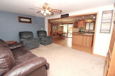 419 Maplewood Dr, Lakemoor, IL 60051 photo 5