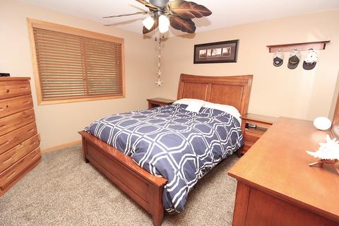419 Maplewood Dr, Lakemoor, IL 60051 photo 17