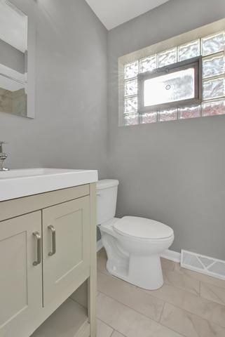9352 S Yates Blvd, Chicago, IL 60617 photo 10
