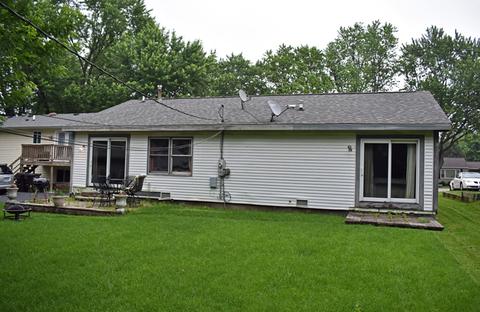 1709 Highview Ave, Mchenry, IL 60050 photo 2