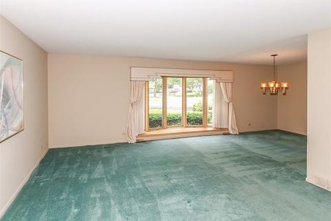 277 Denver Dr, Des Plaines, IL 60018 photo 4