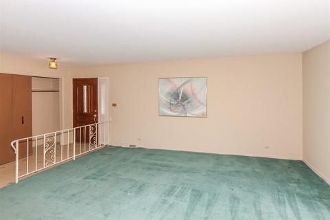 277 Denver Dr, Des Plaines, IL 60018 photo 5