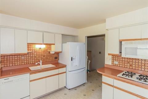 277 Denver Dr, Des Plaines, IL 60018 photo 9