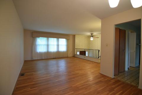 1127 Hermitage Cir, Hoffman Estates, IL 60169 photo 5