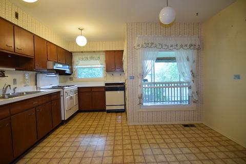 1127 Hermitage Cir, Hoffman Estates, IL 60169 photo 9