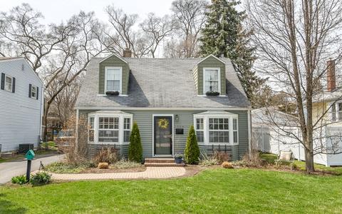 1004 Glencoe St, Wheaton, IL 60187 photo 1