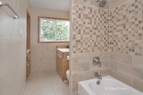 1820 Ashley Rd, Hoffman Estates, IL 60169 photo 14