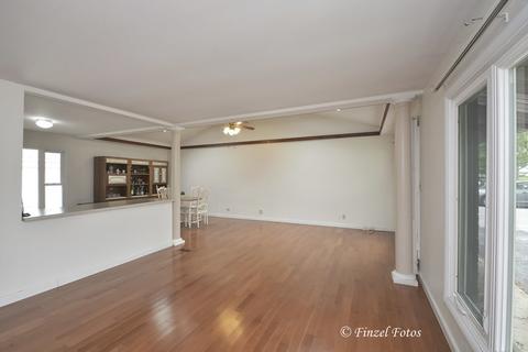 1820 Ashley Rd, Hoffman Estates, IL 60169 photo 4