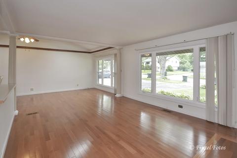 1820 Ashley Rd, Hoffman Estates, IL 60169 photo 3