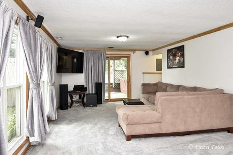 1820 Ashley Rd, Hoffman Estates, IL 60169 photo 9