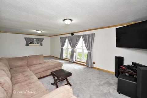 1820 Ashley Rd, Hoffman Estates, IL 60169 photo 8