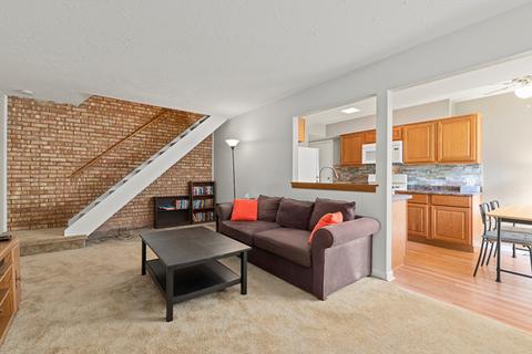321 Donna Ct #C, Bartlett, IL 60103 photo 3