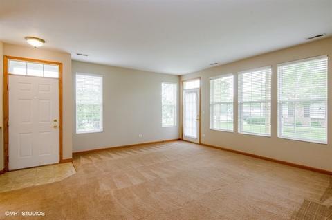1541 Matthew Dr, Algonquin, IL 60102 photo 2