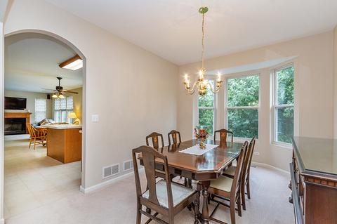 796 Red Barn Ln, Elgin, IL 60124 photo 6