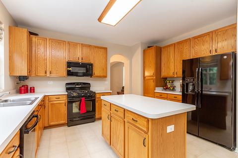 796 Red Barn Ln, Elgin, IL 60124 photo 9