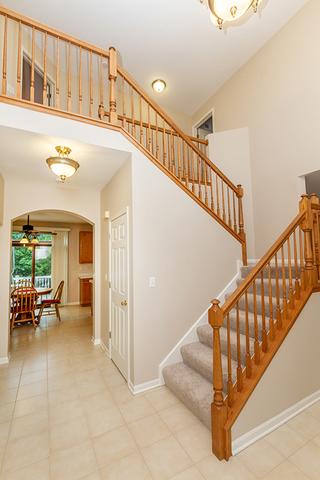 796 Red Barn Ln, Elgin, IL 60124 photo 3