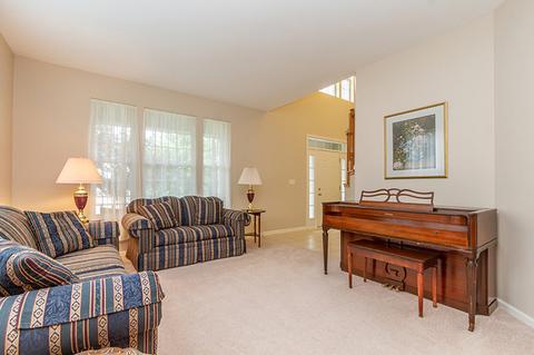 796 Red Barn Ln, Elgin, IL 60124 photo 4