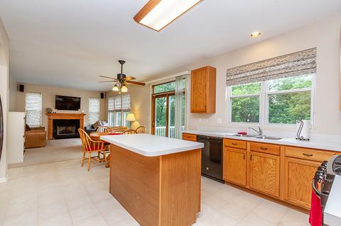 796 Red Barn Ln, Elgin, IL 60124 photo 7