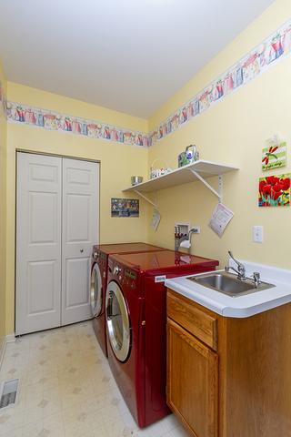 796 Red Barn Ln, Elgin, IL 60124 photo 15