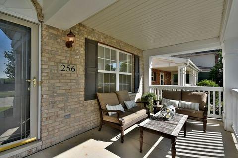 256 Longview Dr, Elgin, IL 60124 photo 3