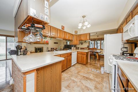 855 Brewster Ln, Bartlett, IL 60103 photo 7