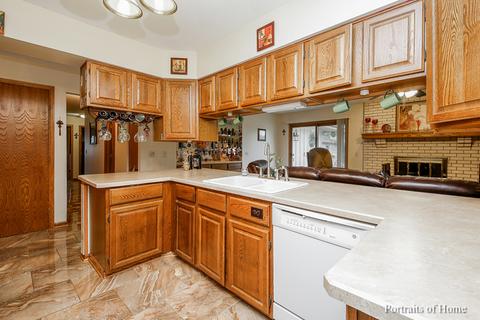 855 Brewster Ln, Bartlett, IL 60103 photo 8