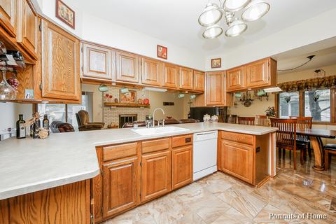 855 Brewster Ln, Bartlett, IL 60103 photo 6
