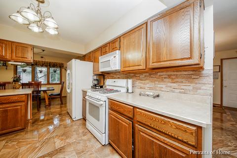 855 Brewster Ln, Bartlett, IL 60103 photo 9