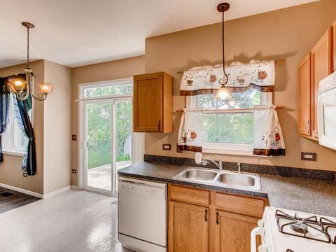 590 Donna Ave, Aurora, IL 60505 photo 14