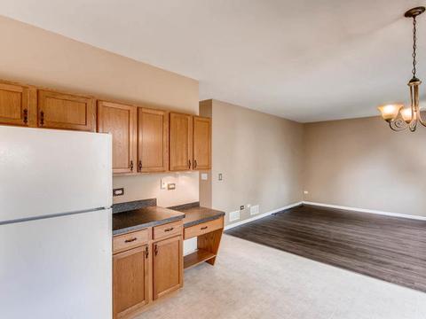 590 Donna Ave, Aurora, IL 60505 photo 5