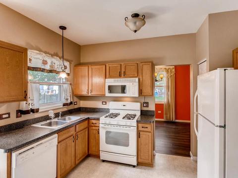 590 Donna Ave, Aurora, IL 60505 photo 6