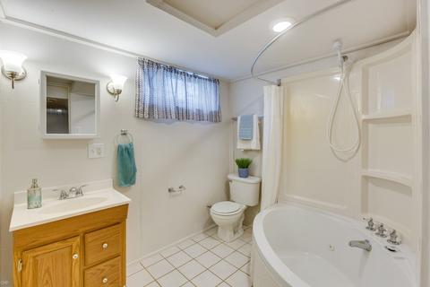 548 Radcliffe Ave, Des Plaines, IL 60016 photo 16