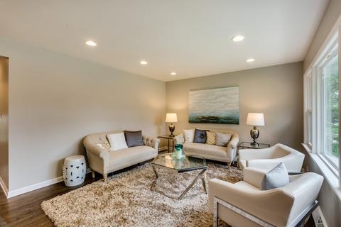 548 Radcliffe Ave, Des Plaines, IL 60016 photo 2