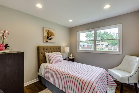 548 Radcliffe Ave, Des Plaines, IL 60016 photo 11