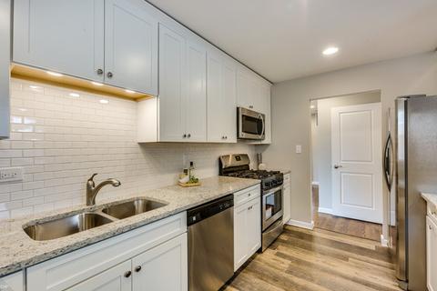548 Radcliffe Ave, Des Plaines, IL 60016 photo 7