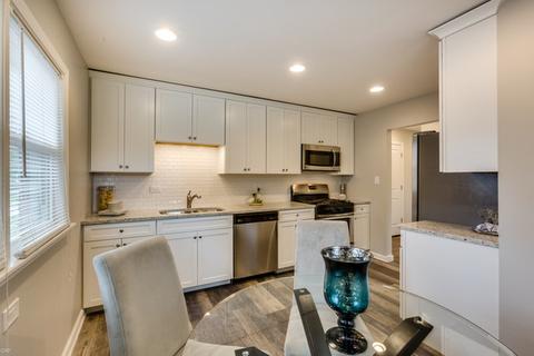 548 Radcliffe Ave, Des Plaines, IL 60016 photo 5