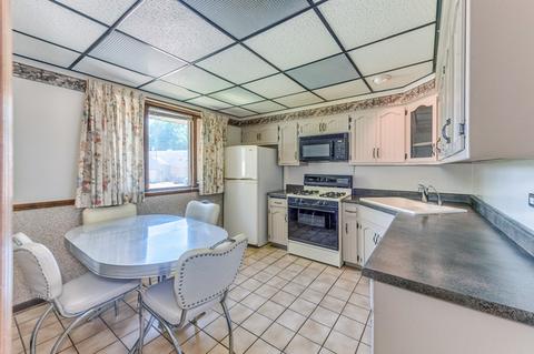 10 N Maple Ct, Addison, IL 60101 photo 8