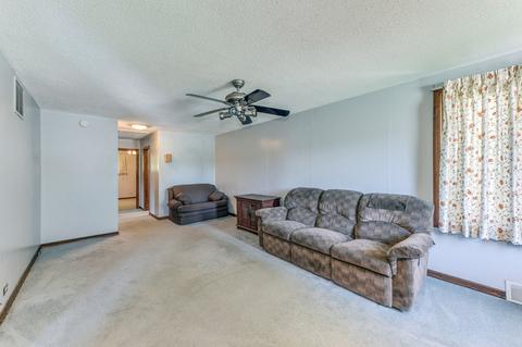 10 N Maple Ct, Addison, IL 60101 photo 6